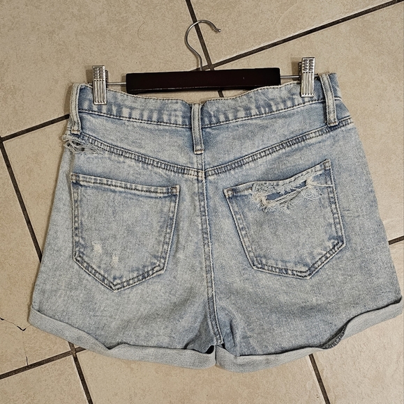 Ripped distressed shorts - Picture 5 of 10